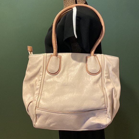 Guess Nude Rosata Handbag with Rose Gold Accents and Hanging Charm Bracelet - Picture 4 of 10